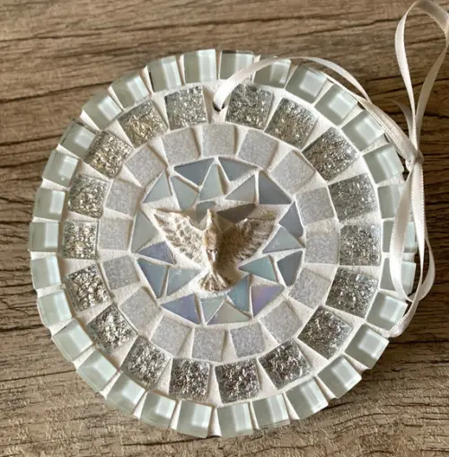 Mini Mandala Divino em Mosaico Branca