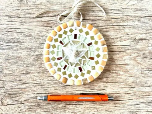 Mini Mandala Divino em Mosaico Perolada