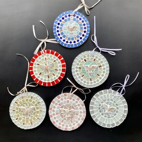 Mini Mandala Divino em Mosaico Perolada