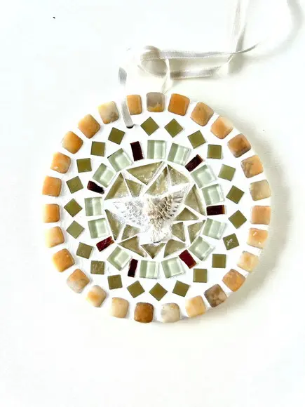 Mini Mandala Divino em Mosaico Perolada