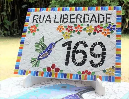 Número e Rua para Casa em Mosaico Beija Flor