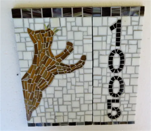Número Residencial em Mosaico Gato