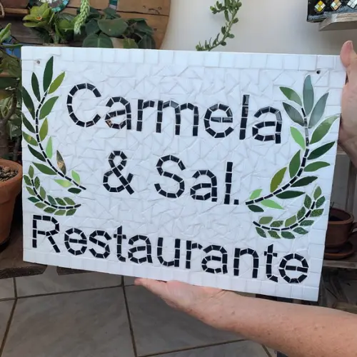 Placa de Identificação em Mosaico para Áreas Externas