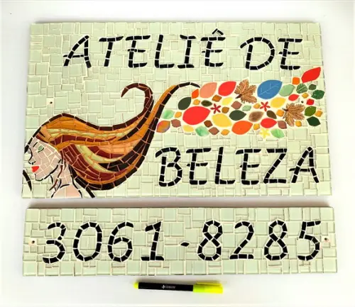 Placa de Identificação em Mosaico para Áreas Internas