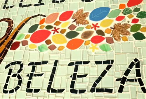 Placa de Identificação em Mosaico para Áreas Internas