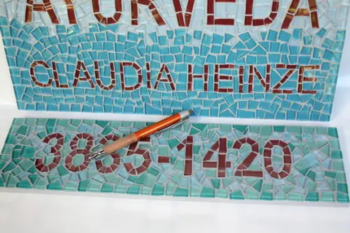 Placa de Identificação em Mosaico para Áreas Internas