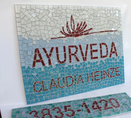 Placa de Identificação em Mosaico para Áreas Internas
