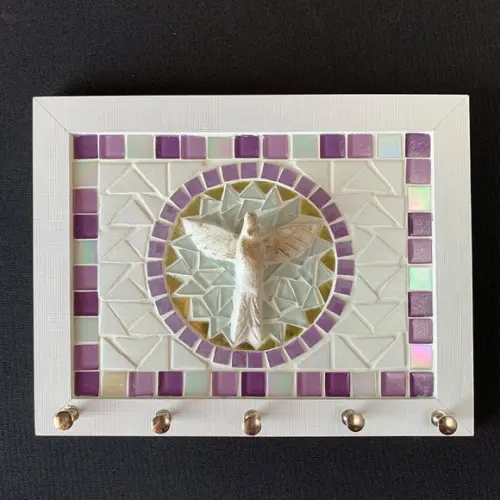 Porta Chaves Mosaico Divino Branco e Lilás