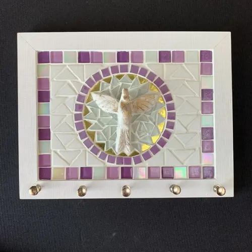 Porta Chaves Mosaico Divino Branco e Lilás