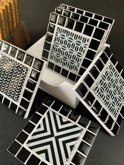 Porta Copos em Mosaico Preto & Branco