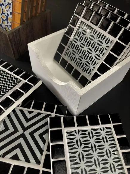 Porta Copos em Mosaico Preto & Branco
