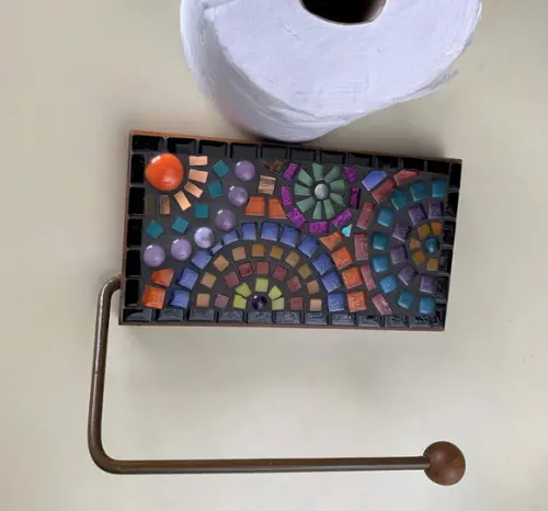 Porta papel higiênico em mosaico círculos coloridos