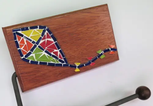 Porta papel higiênico em mosaico Pipa