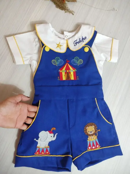 Roupa Jardineira Circo