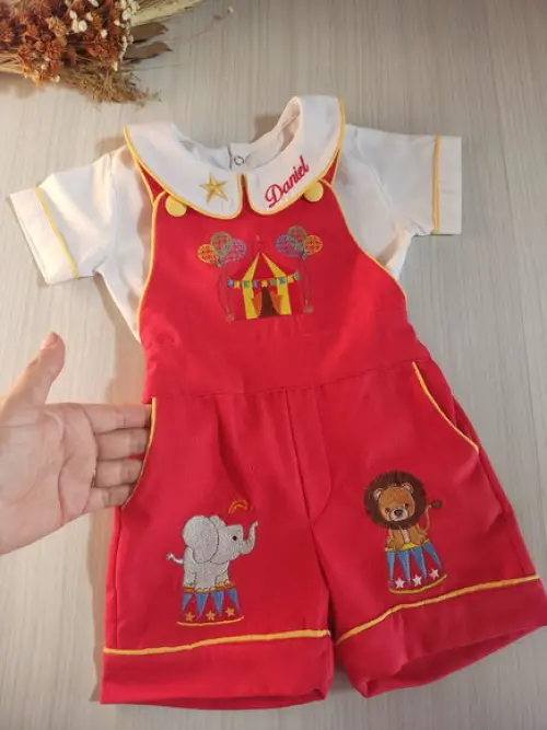 Roupa Jardineira Circo