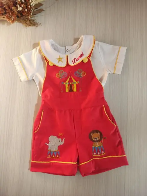 Roupa Jardineira Circo
