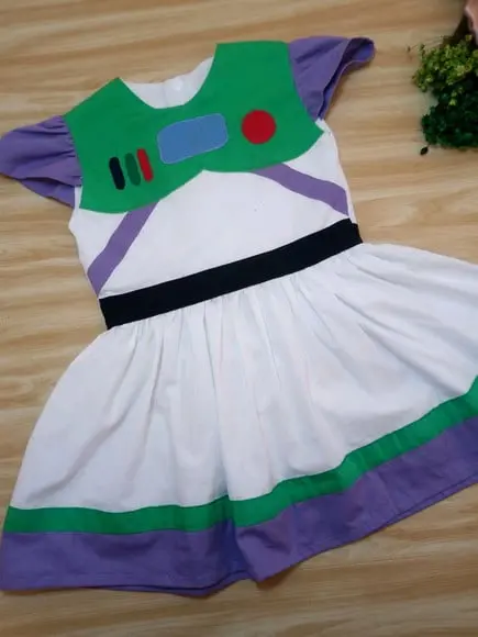 Fantasia buzz lightyear menina