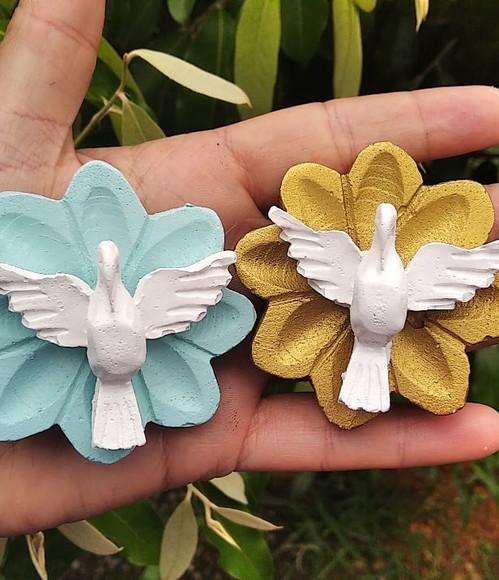 Lembrancinha Ímã Flor Com Divino Espírito Santo