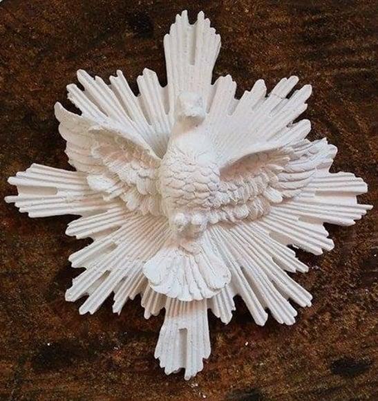 Divino Espírito Santo Em Gesso Cru 18cm