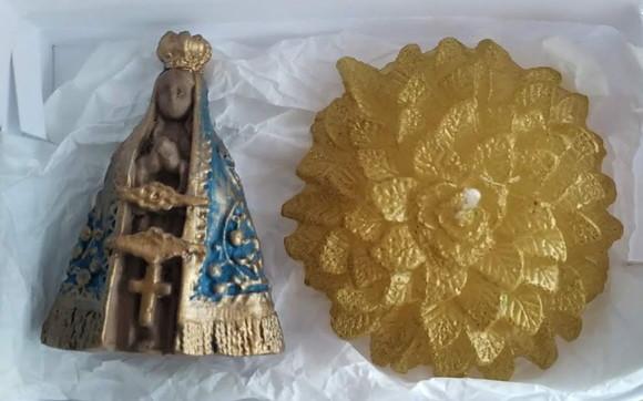 Kit Nossa Sra Aparecida + Vela Flor
