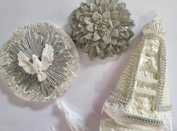Kit Nossa Sra Aparecida + Vela Flor + Medalhão Divino