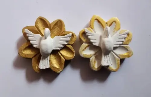 Lembrancinha Ímã Flor com Divino Espírito Santo