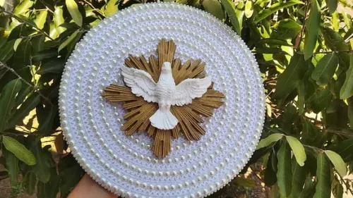 Mandala Divino Espírito Santo 30cm Com Pérolas e Renda