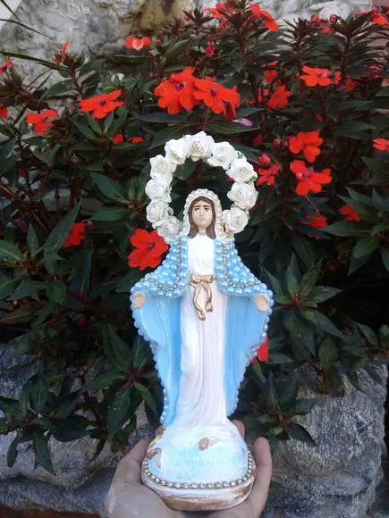 Nossa Senhora das Graças 20cm com pérolas