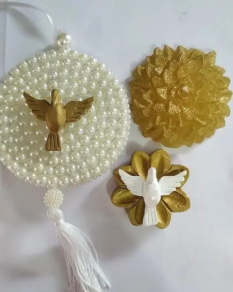 Kit Medalhão com pérolas + ímã Flor + vela Flor