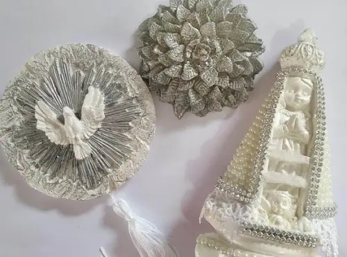 Kit Nossa Sra Aparecida + Vela Flor + Medalhão Divino