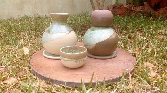 Moringa Verde em Cerâmica Artesanal com Prato e Copo