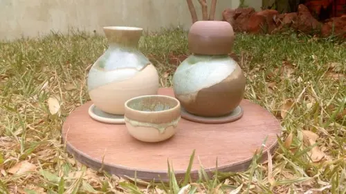 Moringa Verde em Cerâmica Artesanal com Prato e Copo