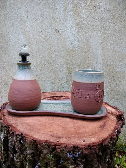 Kit para Lavabo Arabesco - Saboneteira e Porta Escovas 3 Pçs