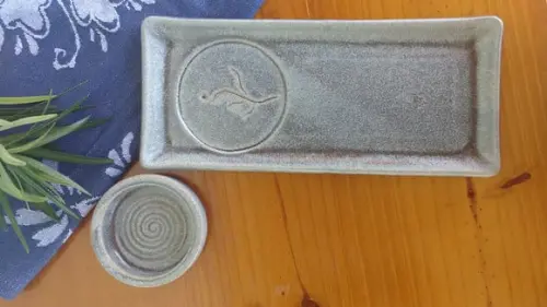 Conjunto de Serviço Japonês com Prato e Nozoki em Cerâmica