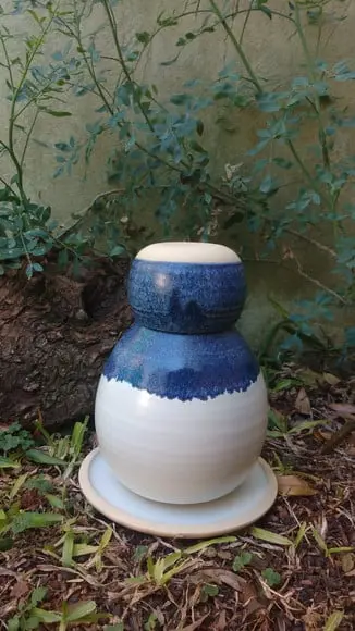 Moringa Bicolor em Cerâmica Artesanal com Prato e Copo