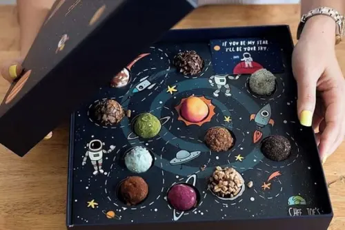 Caixa 12 Doces Sistema Solar Astronauta
