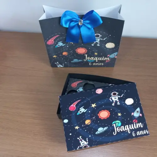 Sacola e Caixa para 6 Doces Astronauta Sistema Solar