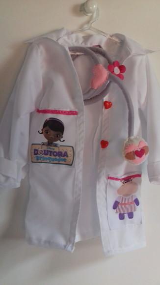 Jaleco de Médica, Arquinho e Estetoscópio Manga Longa