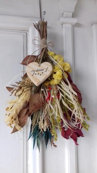Bouquet Guirlanda de Flores Secas com Plaquinha de Coração