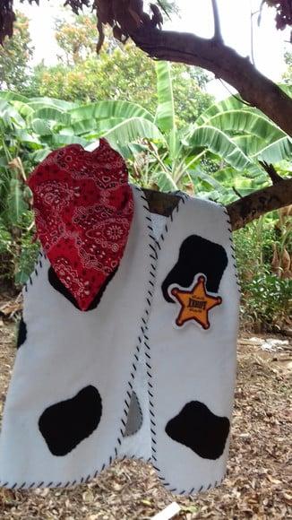 Colete Woody com Lenço e Estrela