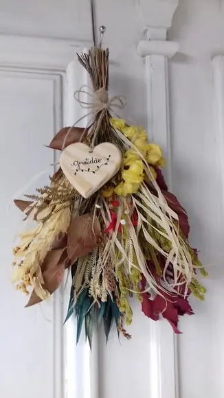 Bouquet Guirlanda de Flores Secas com Plaquinha de Coração