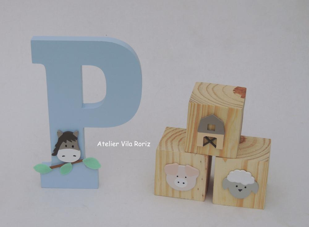 Kit Letra inicial 15 cm e Trio Cubos Pinus Fazendinha