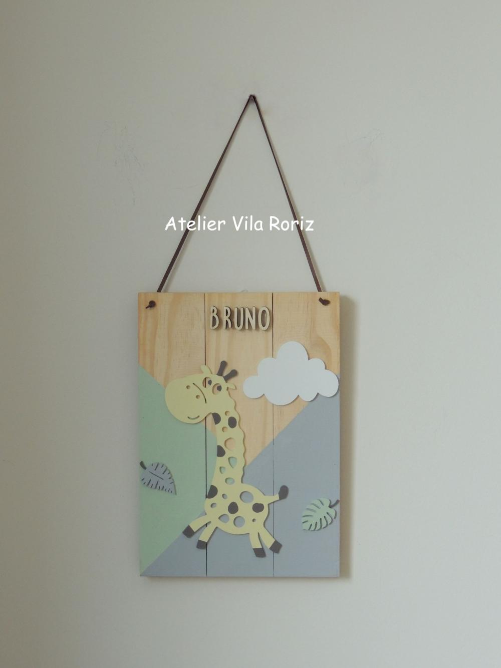Porta Maternidade Placa Pinus Girafa Safári