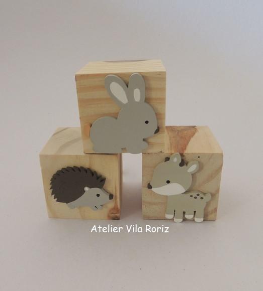 Adorno Trio Cubos Pinus Safári 5x5cm Modelos