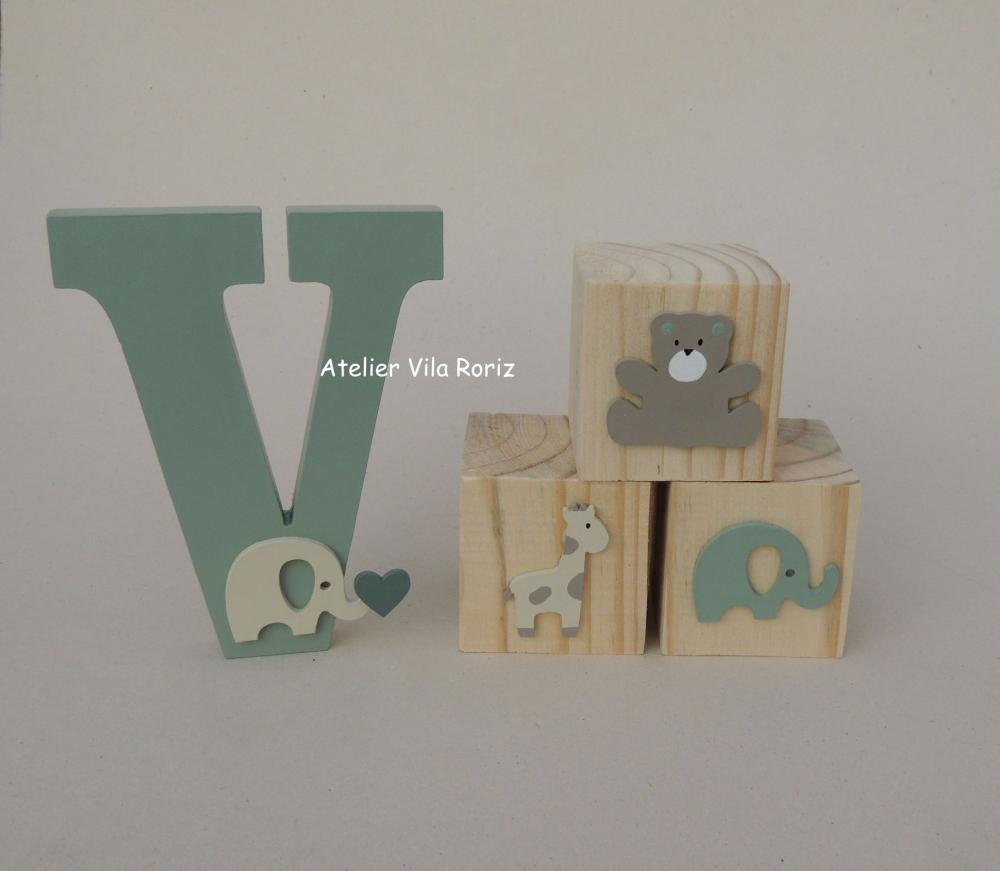 Kit Adorno Letra Inicial 15 cm e Trio de Cubos Elefante