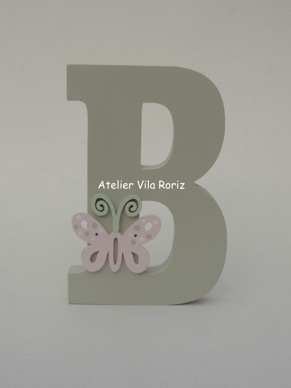 Kit Adornos: Letra Inicial 15 cm e Trio Cubos Jardim A