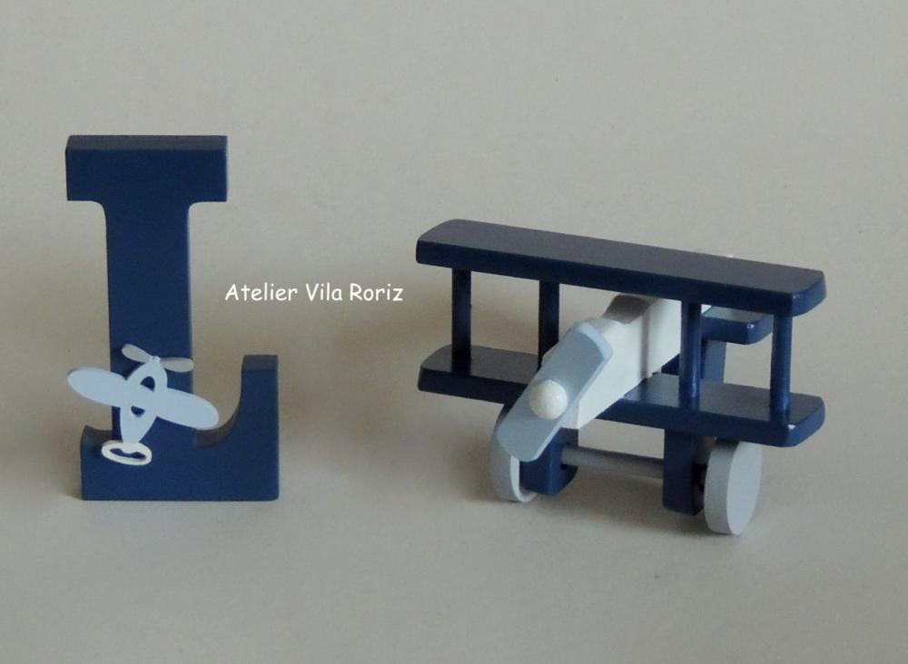 Kit Adornos: Avião 3d e Letra Inicial 15 cm Marinho
