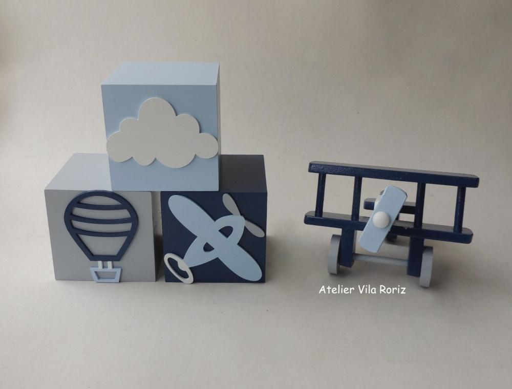 Kit Adornos: Avião 3d e trio Cubos 10x10 cm