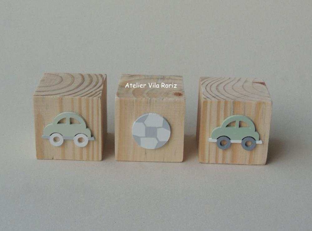 Adorno Trio Cubos Pinus Carrinhos e Bola