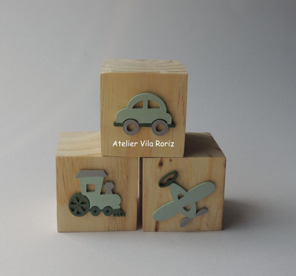 Kit Adornos: Caminhão Bombeiro e Trio Cubos Pinus